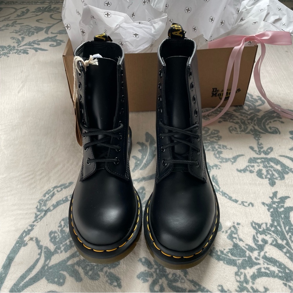1460 Lace-Up Dr. Martens